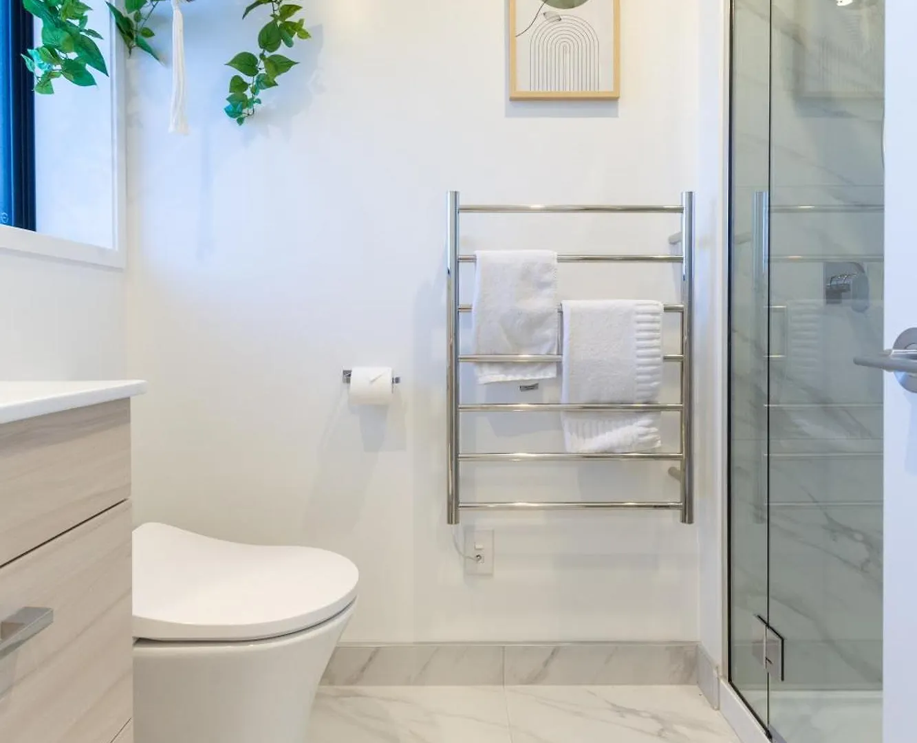 Downtown Delight: Studio At 8 Wilmer With Backyard Christchurch Appartamento